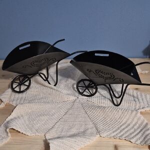 Pair of Heart Decorated Garden Terrarium Flower Pot Farm Metal WHEELBARROW